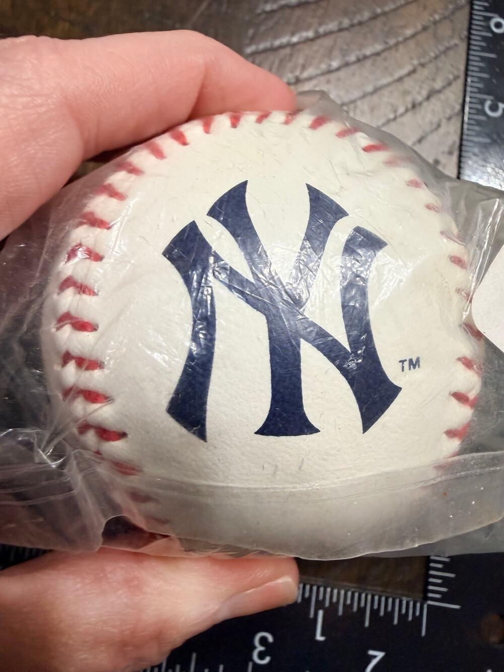 Rawlings New York Yankees Official MLB Baseball Sealed Hologram Collectible NEW